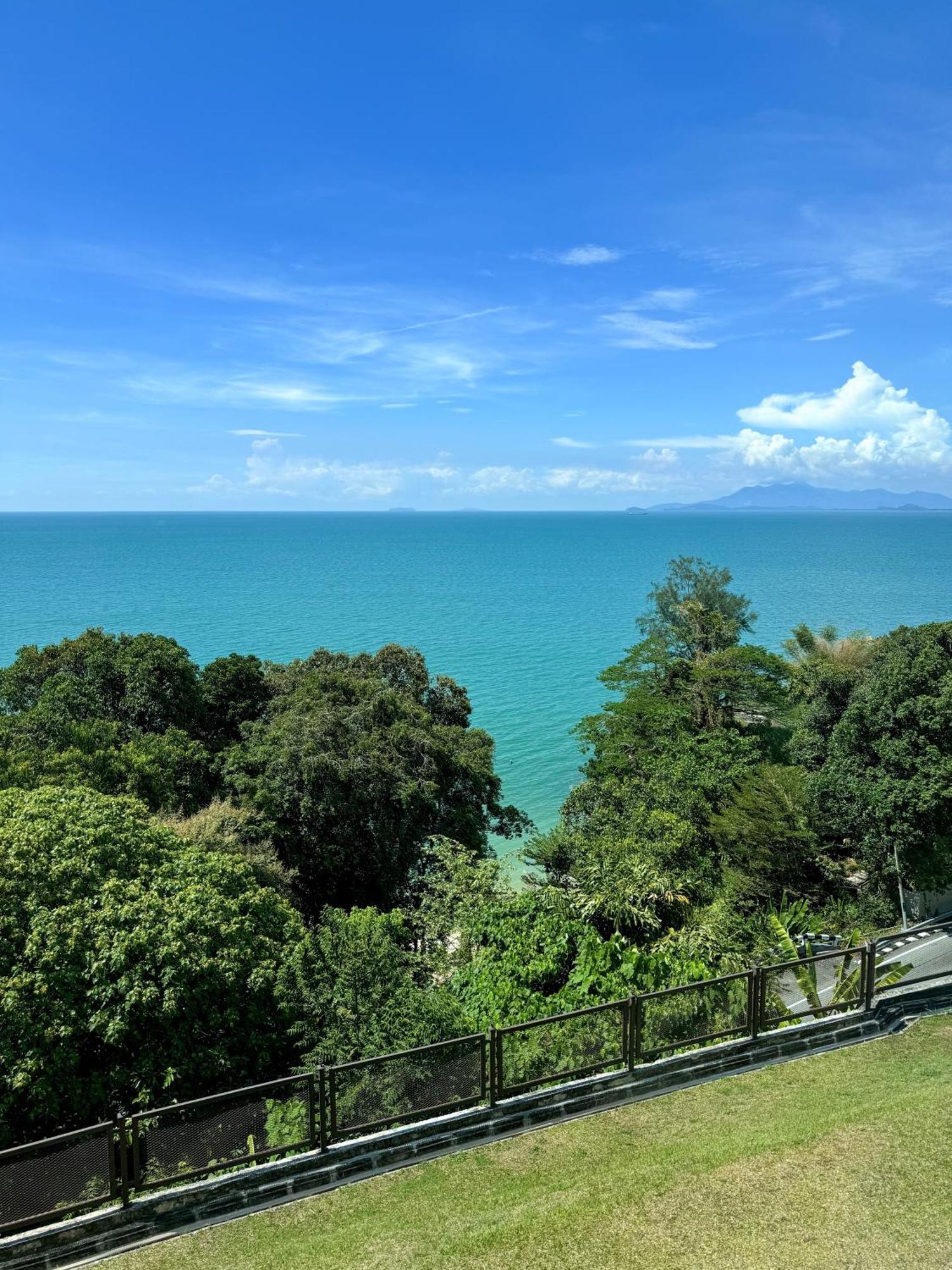 Panoramic Seaview Holiday Home - Batu Ferringhi Exterior foto